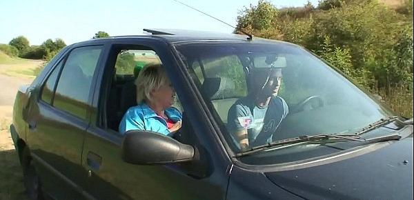  Old granny getting nailed in the car